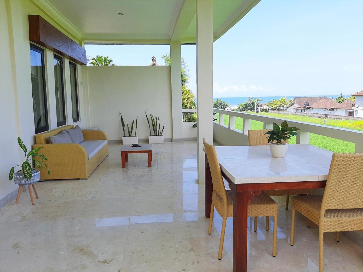 Medewi Manor Aparthotel Airsatang Exterior photo