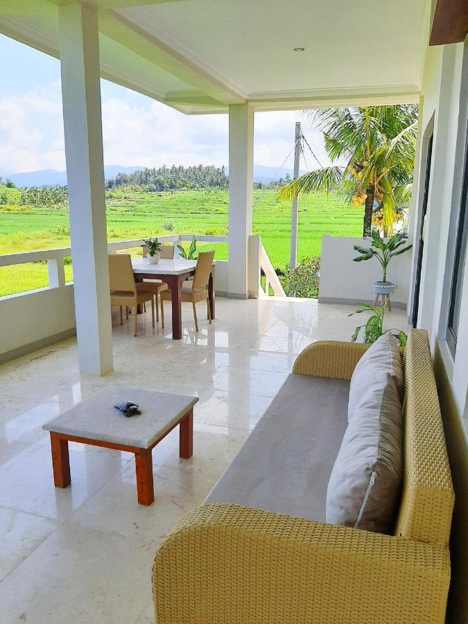 Medewi Manor Aparthotel Airsatang Exterior photo