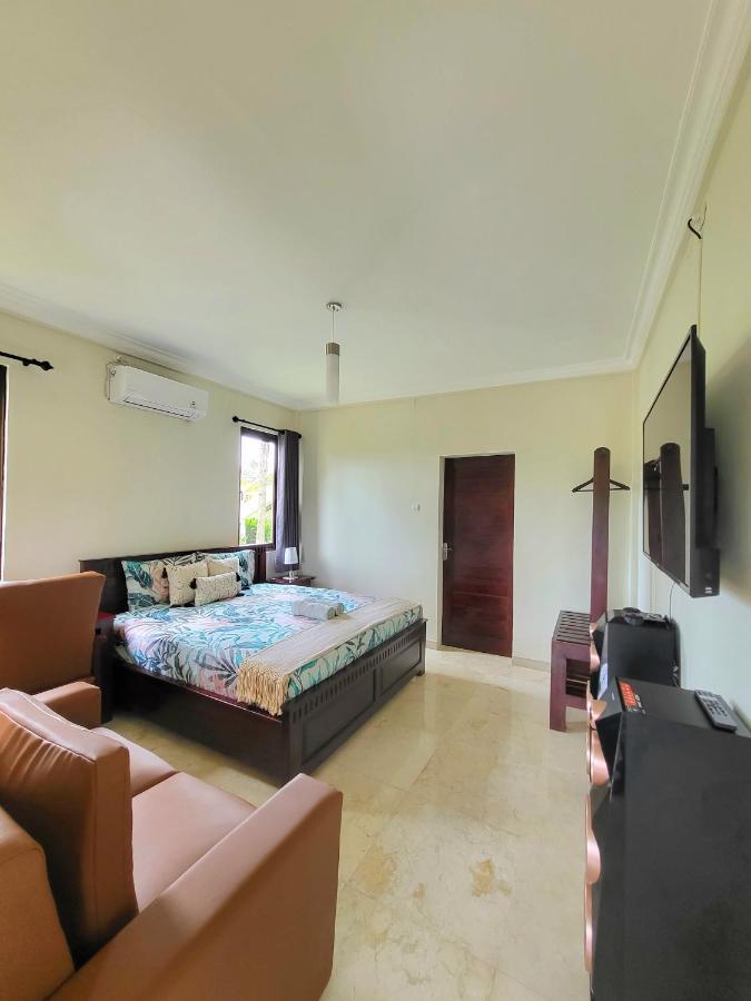 Medewi Manor Aparthotel Airsatang Exterior photo