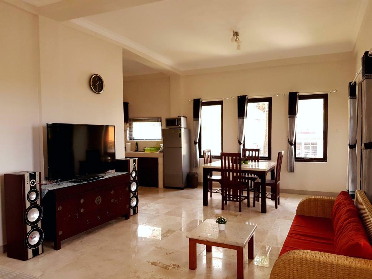 Medewi Manor Aparthotel Airsatang Exterior photo